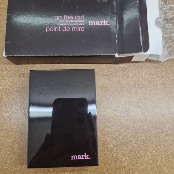 Mark. On the Dot Eye Color Compact - Picture 3 of 3